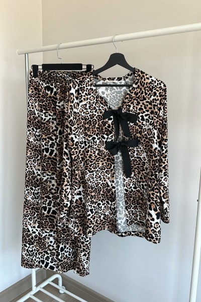 Leopar kurdelalı takım  Leopar